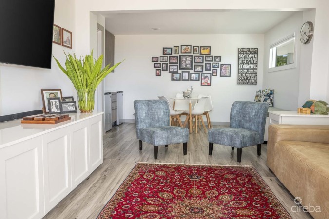 A WAVE FROM IT ALL - FULLY RENO'D 4 BED OCEANFRONT