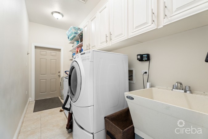 ORCHID HEIGHTS 32, MIDSUMMER DRIVE HOME