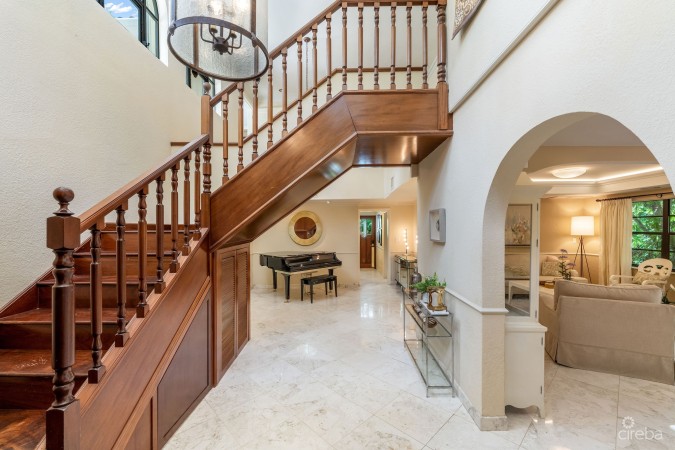 ANNE BONNY CRESCENT - CLASSIC COLONIAL WITH OUTDOOR ENTERTAINING