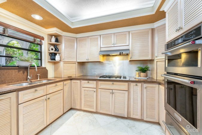 ANNE BONNY CRESCENT - CLASSIC COLONIAL WITH OUTDOOR ENTERTAINING