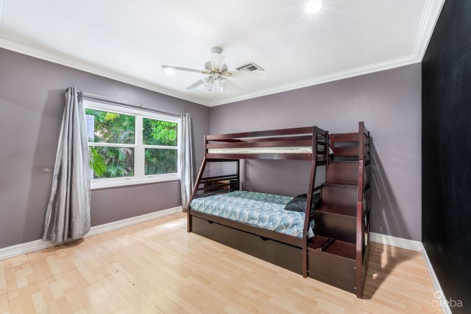 SPACIOUS 4-BEDROOM HOME IN TROPICAL GARDENS