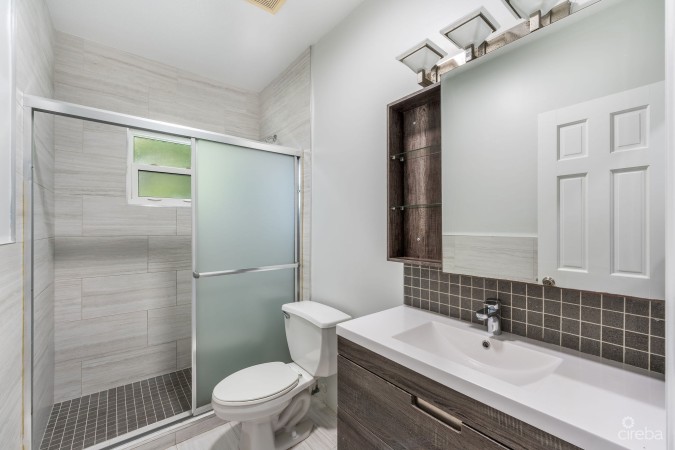 SPACIOUS 4-BEDROOM HOME IN TROPICAL GARDENS