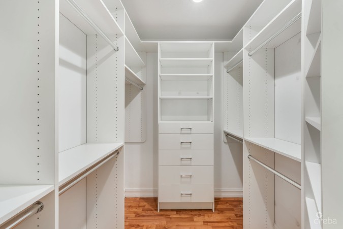 SPACIOUS 4-BEDROOM HOME IN TROPICAL GARDENS