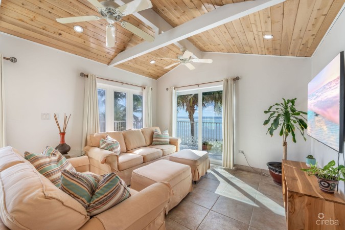 CARIBBEAN PARADISE 8, BEACHFRONT VILLA