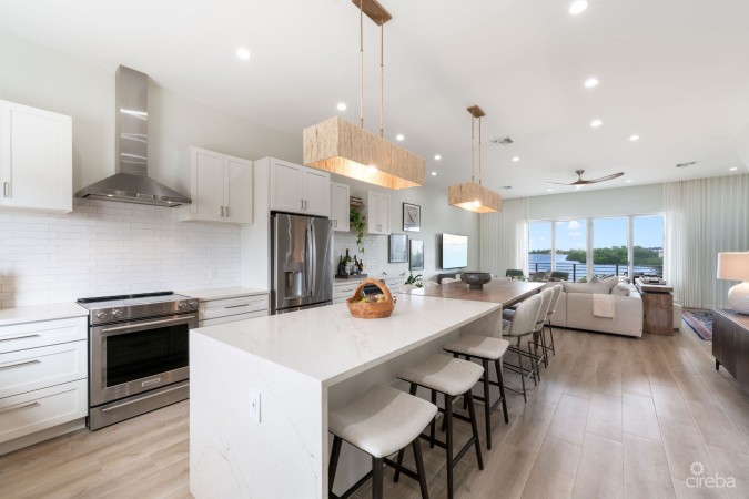 OCEAN CREST 14, OCEANFRONT TOWNHOME WITH STUDIO