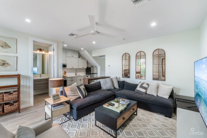 OCEAN CREST 14, OCEANFRONT TOWNHOME WITH STUDIO