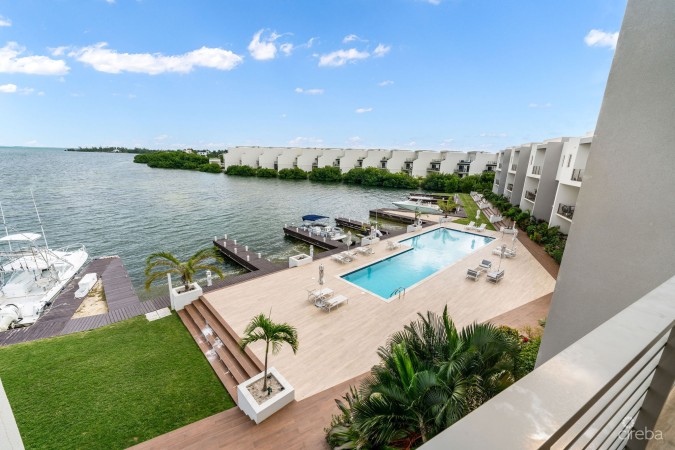OCEAN CREST 14, OCEANFRONT TOWNHOME WITH STUDIO