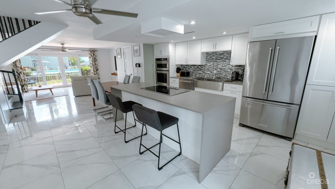 3 BED OCEAN VIEW - BY THE SEA