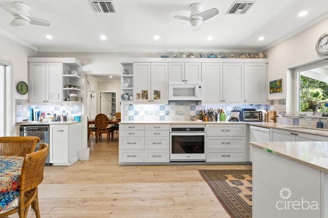 WEBSTER'S DRIVE 69, SOUTH SOUND HOME