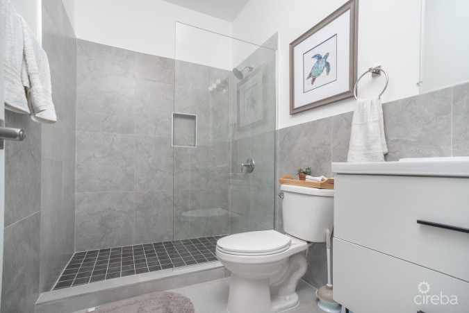 ACROSS FROM BEACH--SOUTH SOUND--3BED/3.5BATH TOWNHOUSE--FENCED YARD--THE MANTRAS