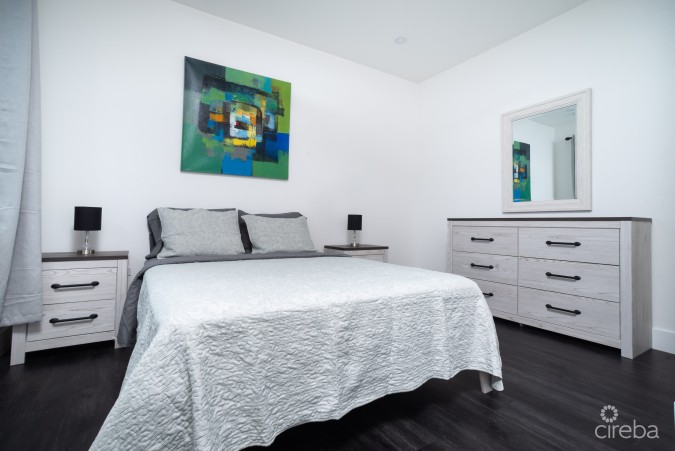 ACROSS FROM BEACH--SOUTH SOUND--3BED/3.5BATH TOWNHOUSE--FENCED YARD--THE MANTRAS