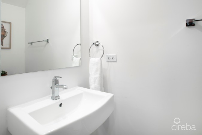 ACROSS FROM BEACH--SOUTH SOUND--3BED/3.5BATH TOWNHOUSE--FENCED YARD--THE MANTRAS