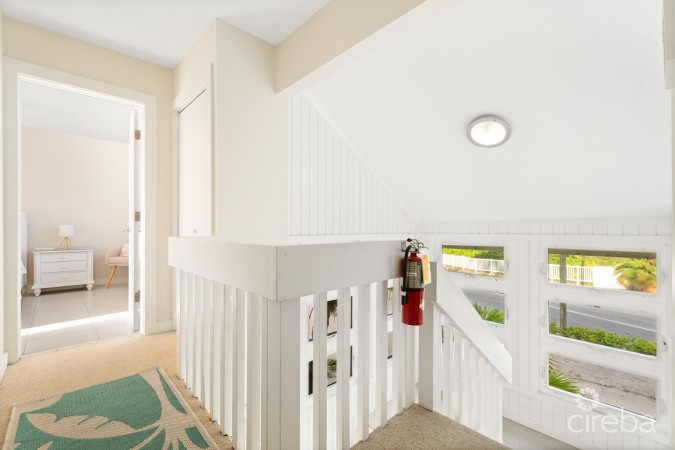 ISLAND HOUSE 15, RUM POINT BEACHFRONT TOWNHOME