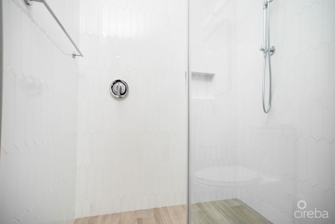 1 BED ONE CANAL POINT