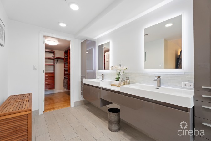 KINGS COURT EXECUTIVE HOME