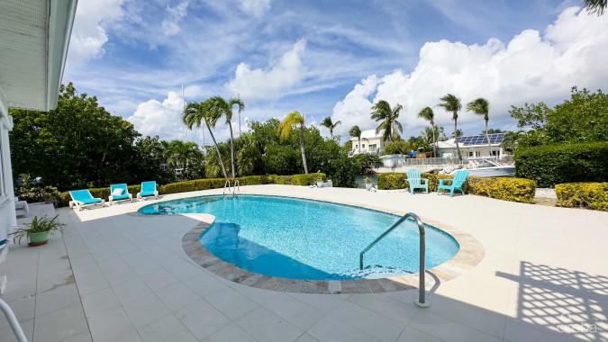 GOVERNORS HARBOUR CANAL FRONT FAMILY HOME