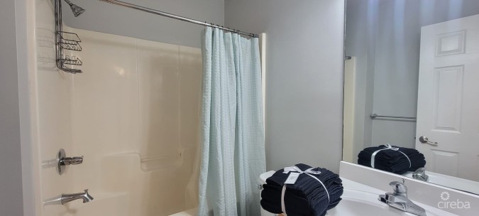 LAKESIDE--1BED/1BATH--MINUTES TO CAMANA BAY/SEVEN MILE BEACH