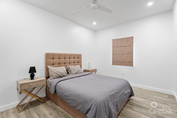 19 NORTH 3 BED CORNER UNIT WITH LAKE VIEW