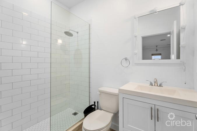 19 NORTH 3 BED CORNER UNIT WITH LAKE VIEW