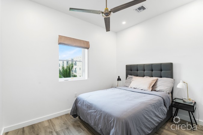 19 NORTH 3 BED CORNER UNIT WITH LAKE VIEW