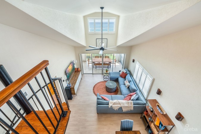 SUPERB VALUE AND VIEWS ON SPOTTS BEACH - 15 CORAL BAY VILLAGE