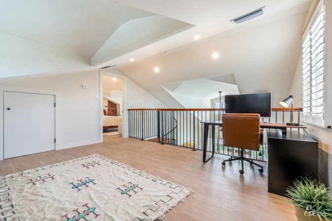 SUPERB VALUE AND VIEWS ON SPOTTS BEACH - 15 CORAL BAY VILLAGE