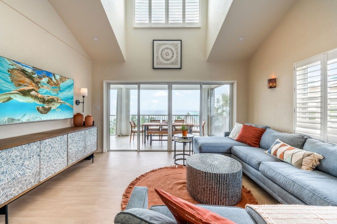 SUPERB VALUE AND VIEWS ON SPOTTS BEACH - 15 CORAL BAY VILLAGE
