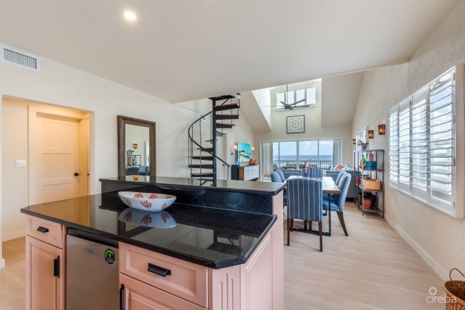 SUPERB VALUE AND VIEWS ON SPOTTS BEACH - 15 CORAL BAY VILLAGE