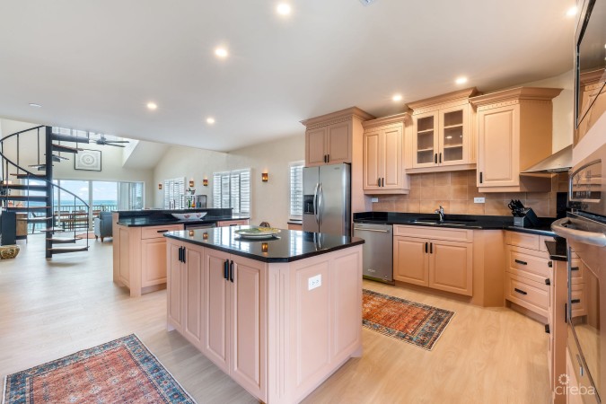 SUPERB VALUE AND VIEWS ON SPOTTS BEACH - 15 CORAL BAY VILLAGE