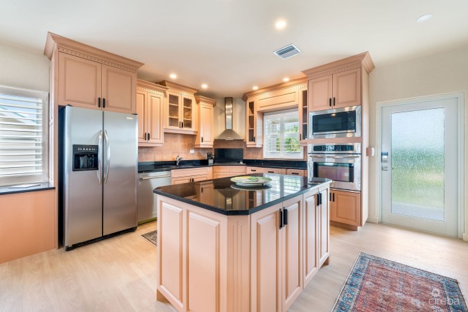 SUPERB VALUE AND VIEWS ON SPOTTS BEACH - 15 CORAL BAY VILLAGE