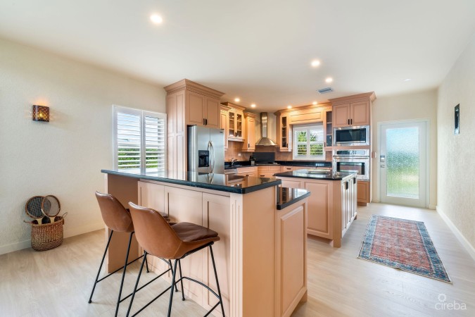 SUPERB VALUE AND VIEWS ON SPOTTS BEACH - 15 CORAL BAY VILLAGE