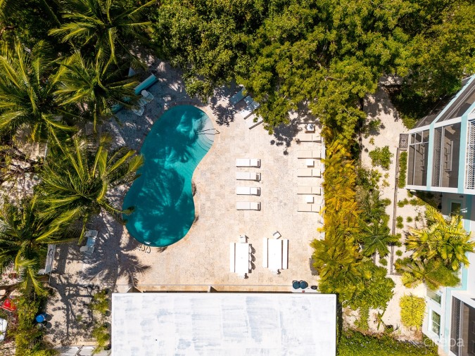 BOGGY SANDS CLUB WITH TWO STORAGE UNITS