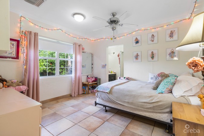 BIRCH AVE SPOTTS SINGLE FAMILY HOME W/POOL