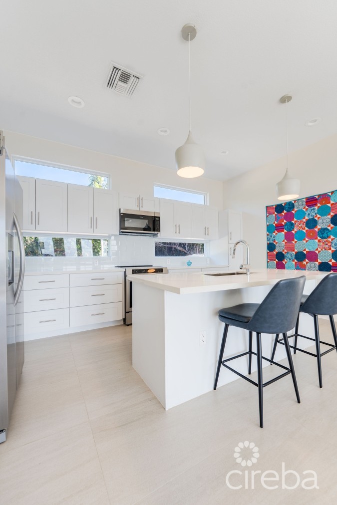 SOUTHSIDE SEAFRONT VILLA