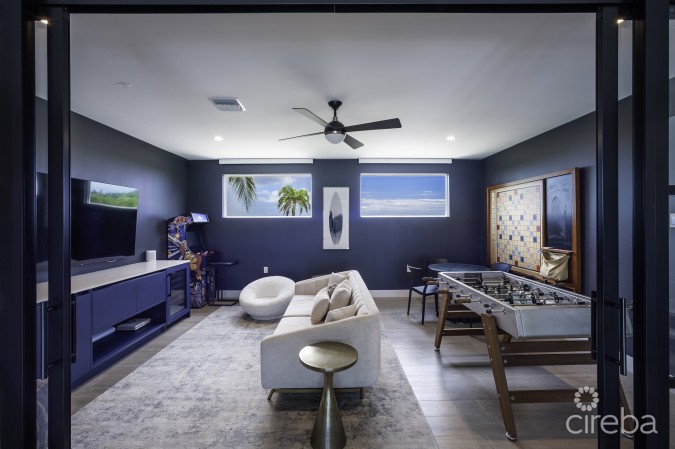 BLACK URCHIN: PRIVATE BEACHFRONT ESTATE