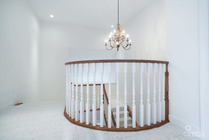 BRITANNIA KINGS COURT TOTALLY RENOVATED RARE JEWEL TOWNHOME