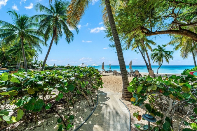 RENAISSANCE PENTHOUSE  SEVEN MILE BEACH