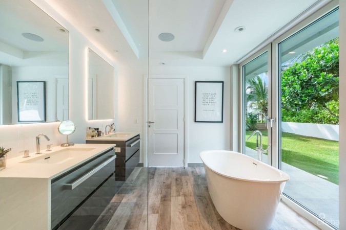 TIDES 102, EXCLUSIVE BEACHFRONT VILLA