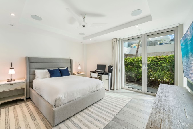 TIDES 102, EXCLUSIVE BEACHFRONT VILLA