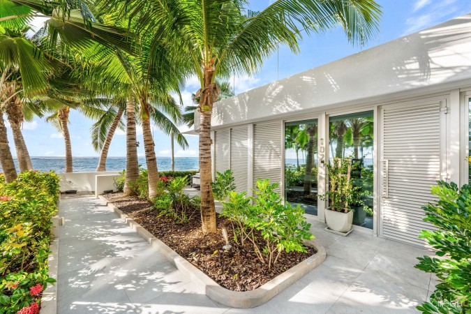 TIDES 102, EXCLUSIVE BEACHFRONT VILLA