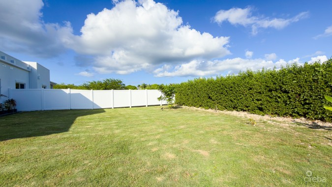 BODDEN TOWN DUPLEX, BLANCO UNIT B