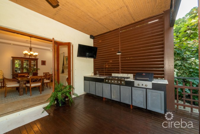 BESPOKE BALI-STYLE JUNGLE RETREAT