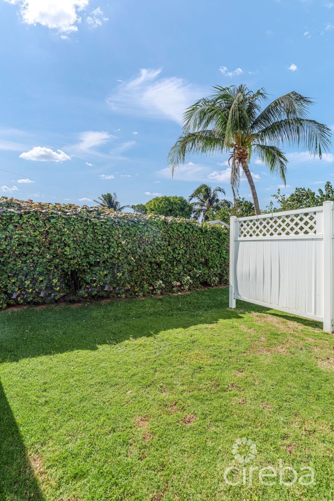 SPRINGFIELD COURTS - 2 BR 2.5 BATH - NEWLY REMODLED - PRISTINE INTERIOR AND FANTASTIC LOCATION!