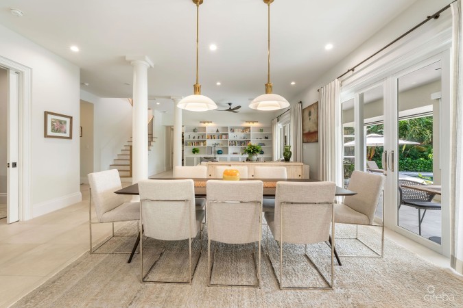 4 BED CANAL FRONT VILLA - VISTA DEL MAR