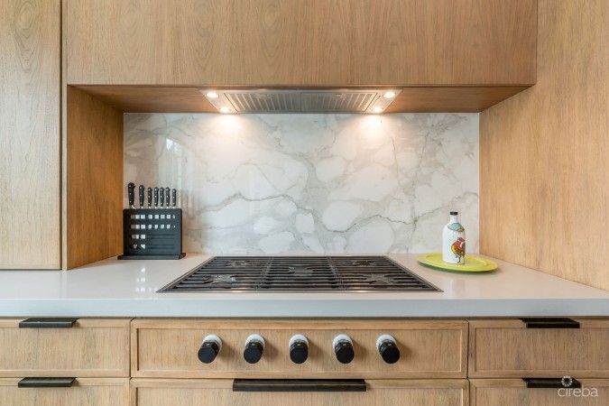 4 BED CANAL FRONT VILLA - VISTA DEL MAR