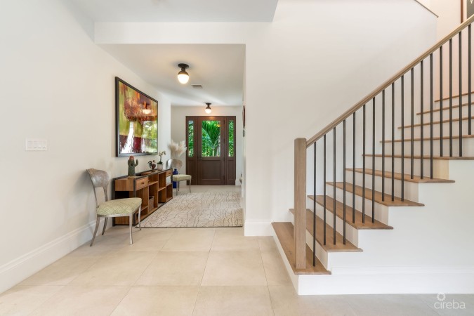 4 BED CANAL FRONT VILLA - VISTA DEL MAR