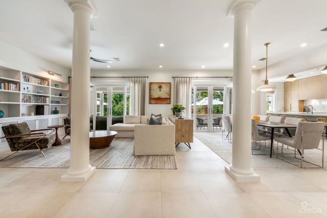 4 BED CANAL FRONT VILLA - VISTA DEL MAR