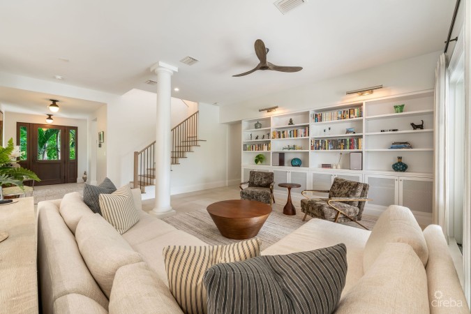 4 BED CANAL FRONT VILLA - VISTA DEL MAR