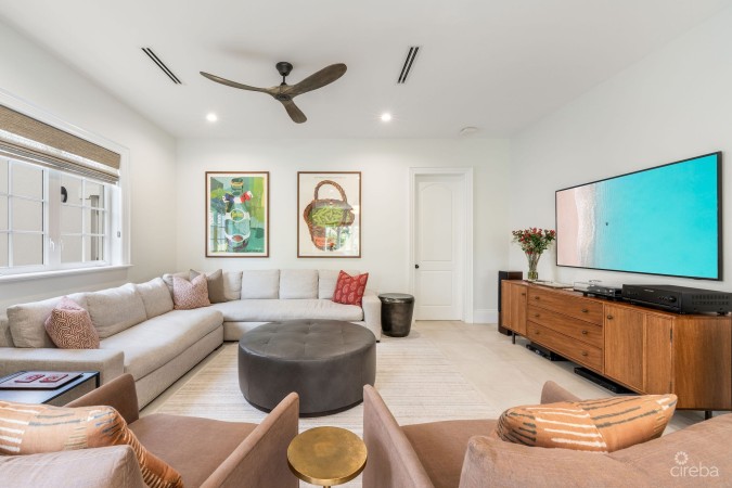 4 BED CANAL FRONT VILLA - VISTA DEL MAR