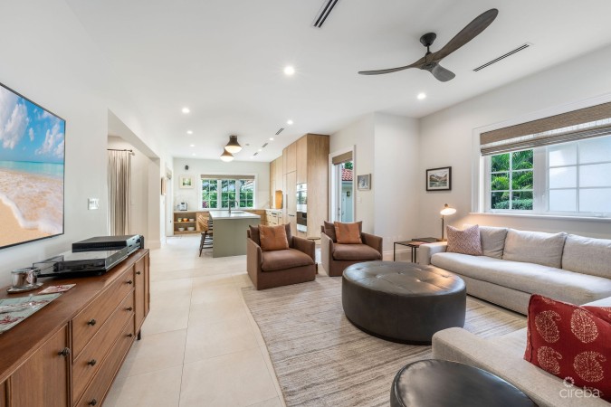 4 BED CANAL FRONT VILLA - VISTA DEL MAR